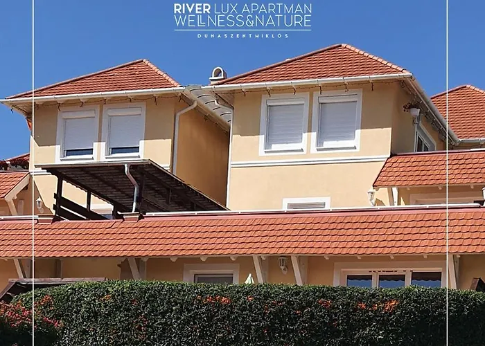 River Lux Отель Дунасентмиклош