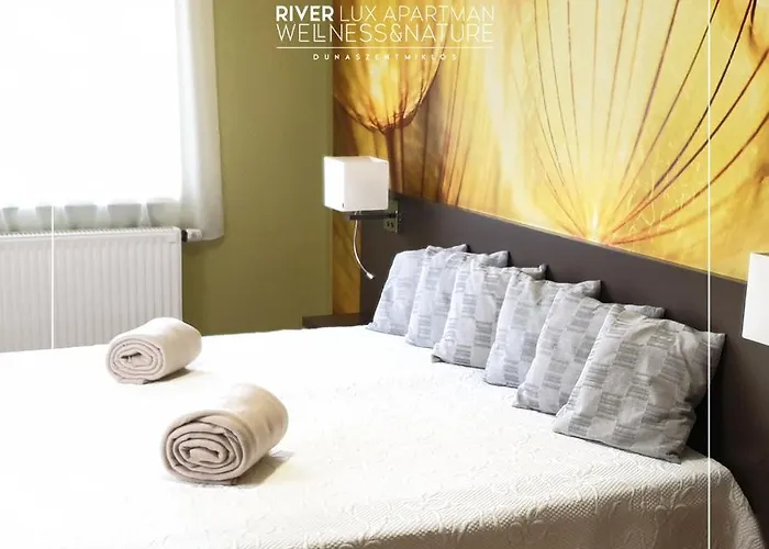 River Lux Отель Дунасентмиклош